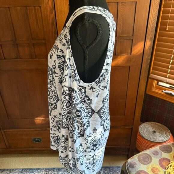 INC International Concepts Blue and White Geometric Print Sleeveless Top - Picture 4 of 7